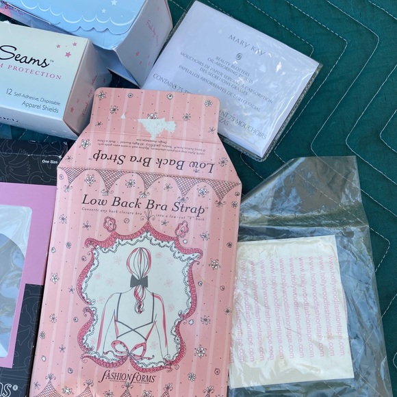 Lot of hollywood fashion tape, tag tamers, underarm protection + more all new!!! - Picture 4 of 4
